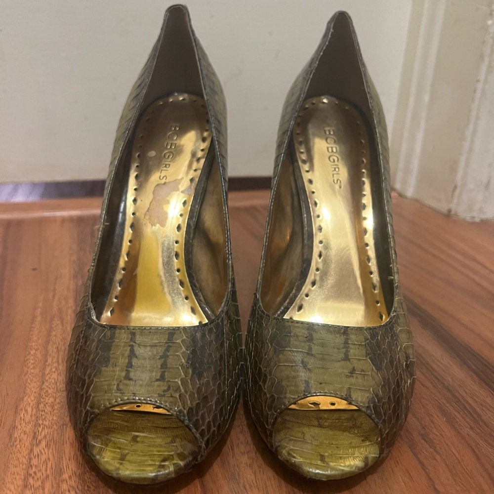 BCBG Green Snake Print Thick Heels 9.5